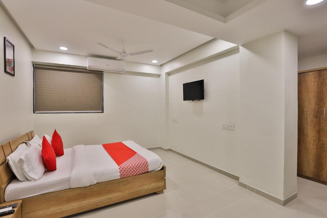 גנדהינאגר Collection O 12462 Hotel Shiv Inn מראה חיצוני תמונה