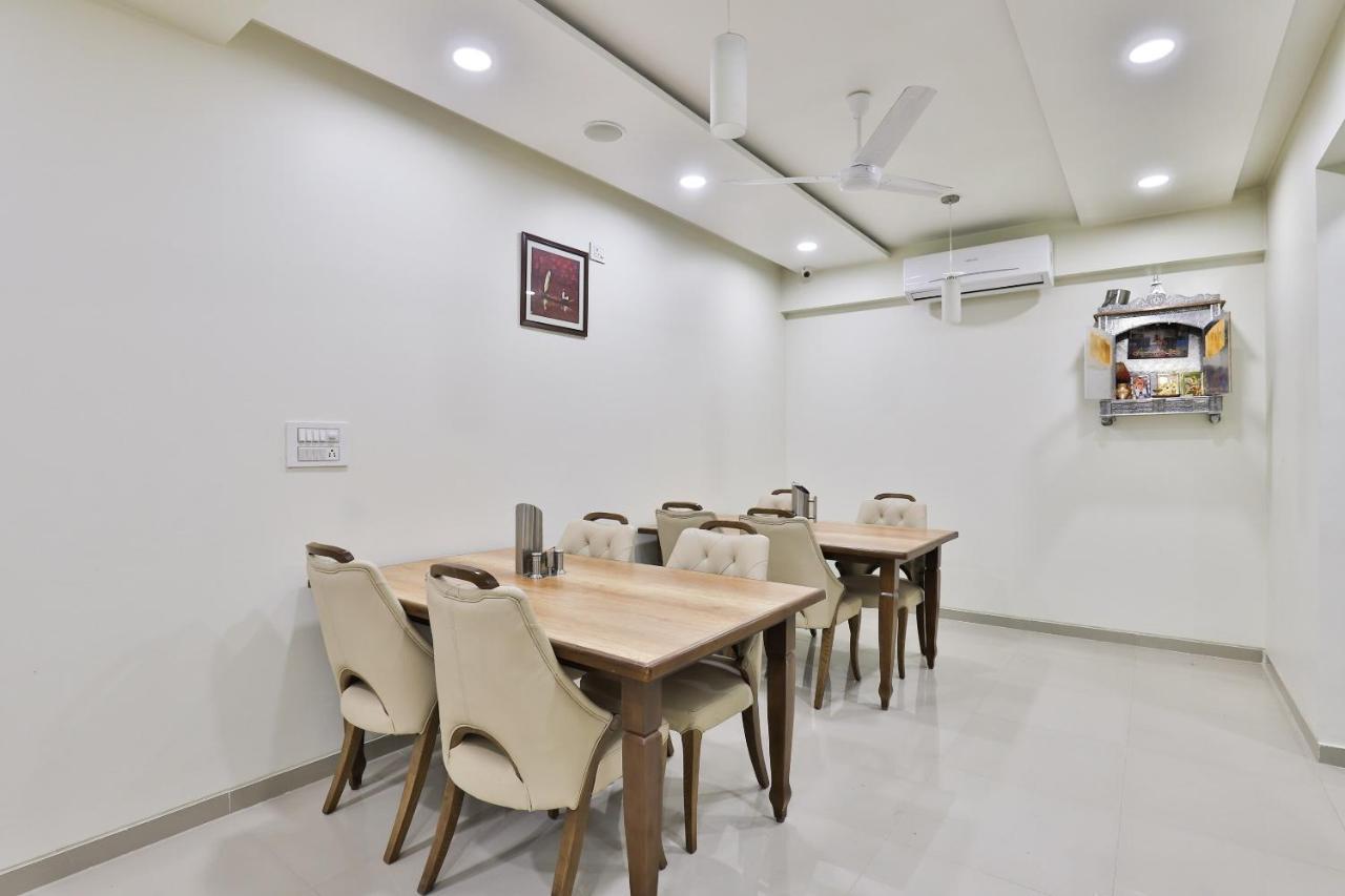 גנדהינאגר Collection O 12462 Hotel Shiv Inn מראה חיצוני תמונה