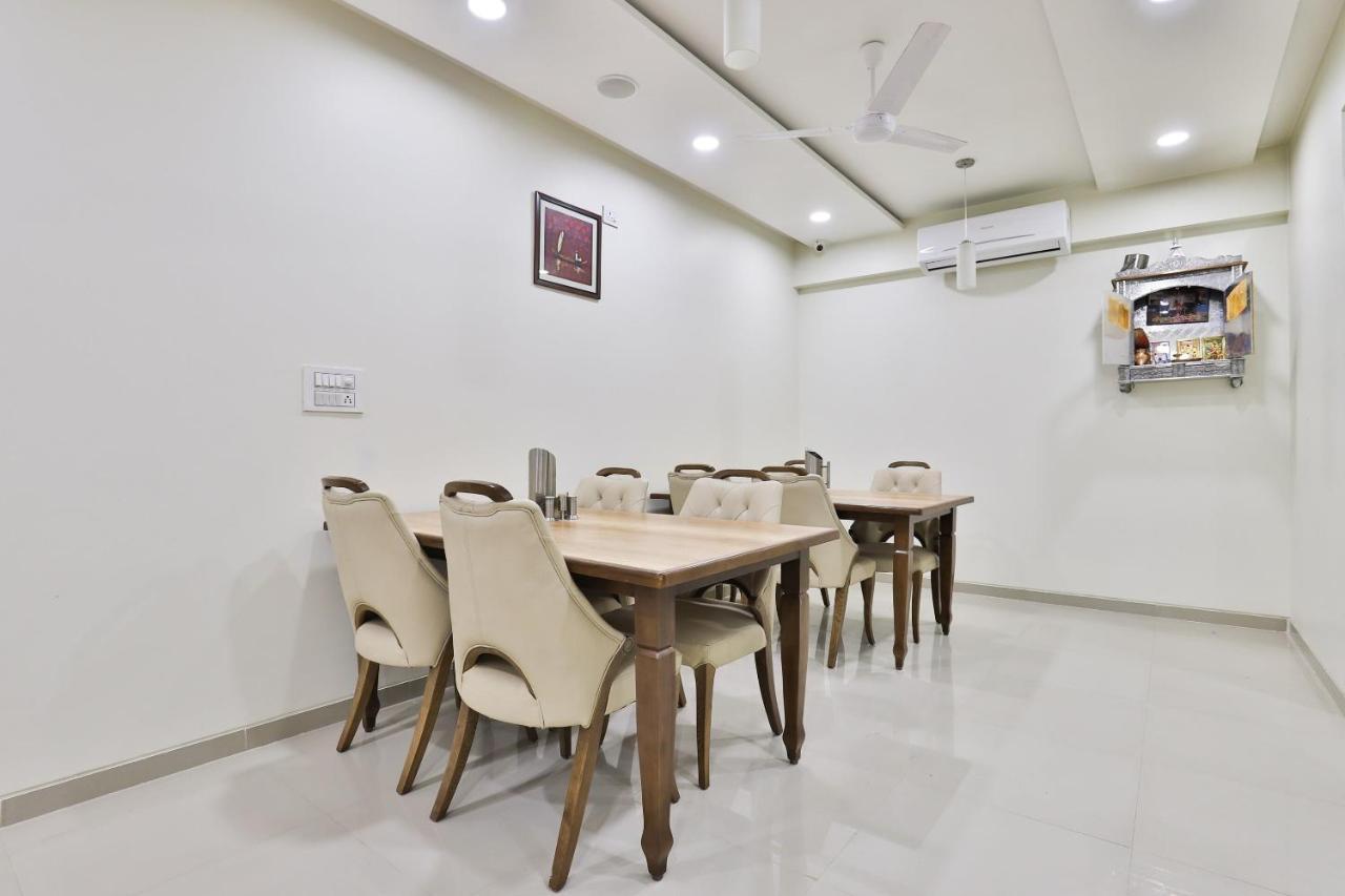 גנדהינאגר Collection O 12462 Hotel Shiv Inn מראה חיצוני תמונה