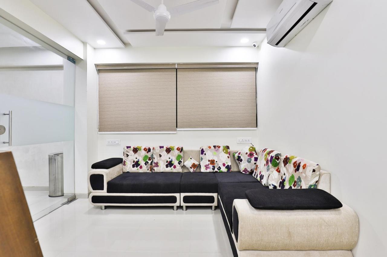 גנדהינאגר Collection O 12462 Hotel Shiv Inn מראה חיצוני תמונה