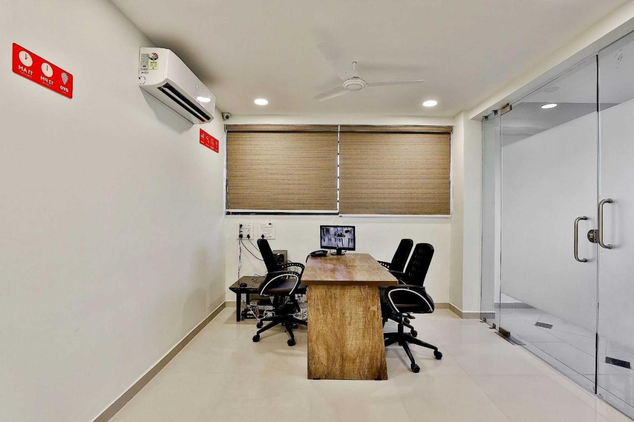 גנדהינאגר Collection O 12462 Hotel Shiv Inn מראה חיצוני תמונה