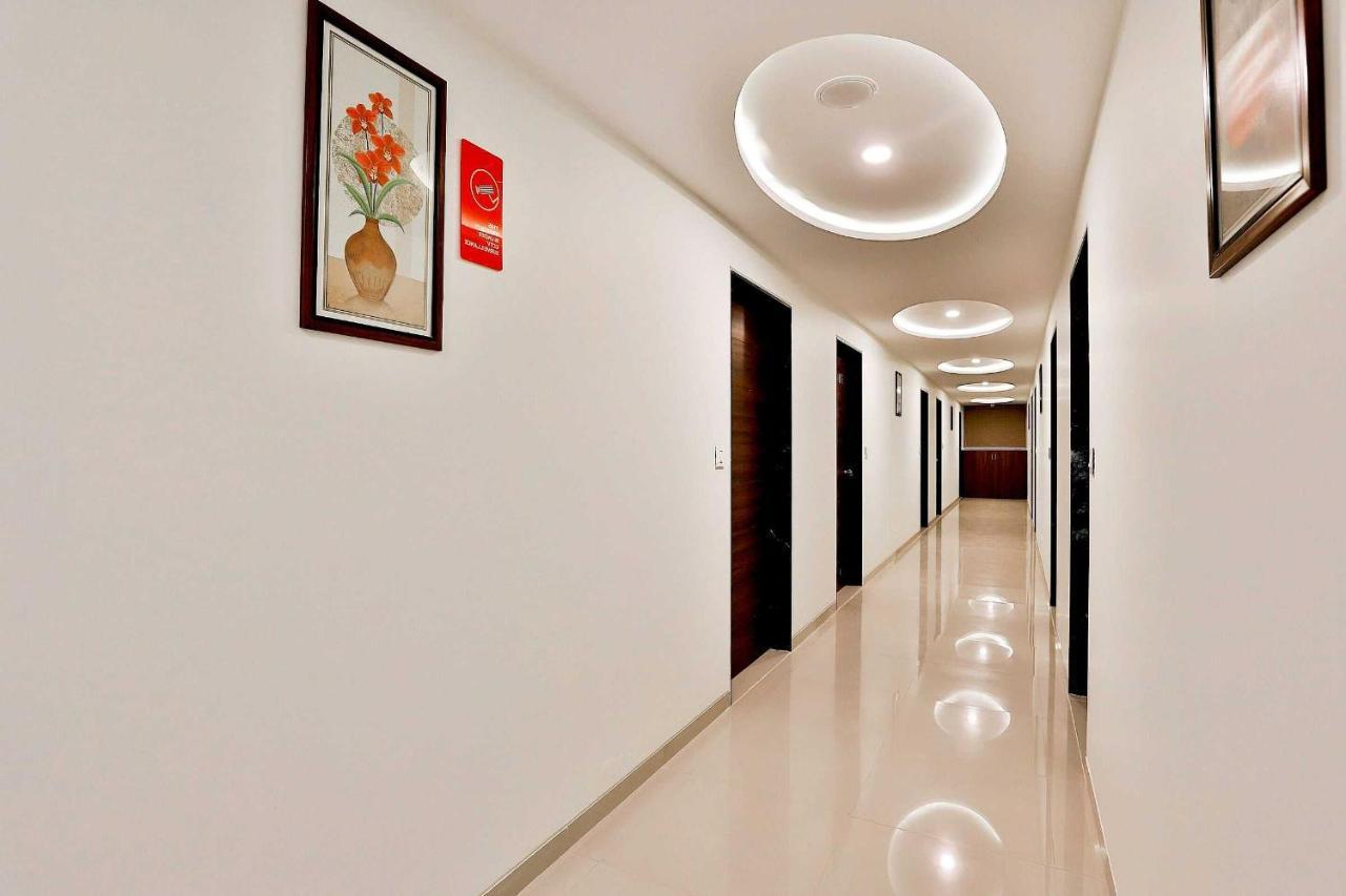 גנדהינאגר Collection O 12462 Hotel Shiv Inn מראה חיצוני תמונה
