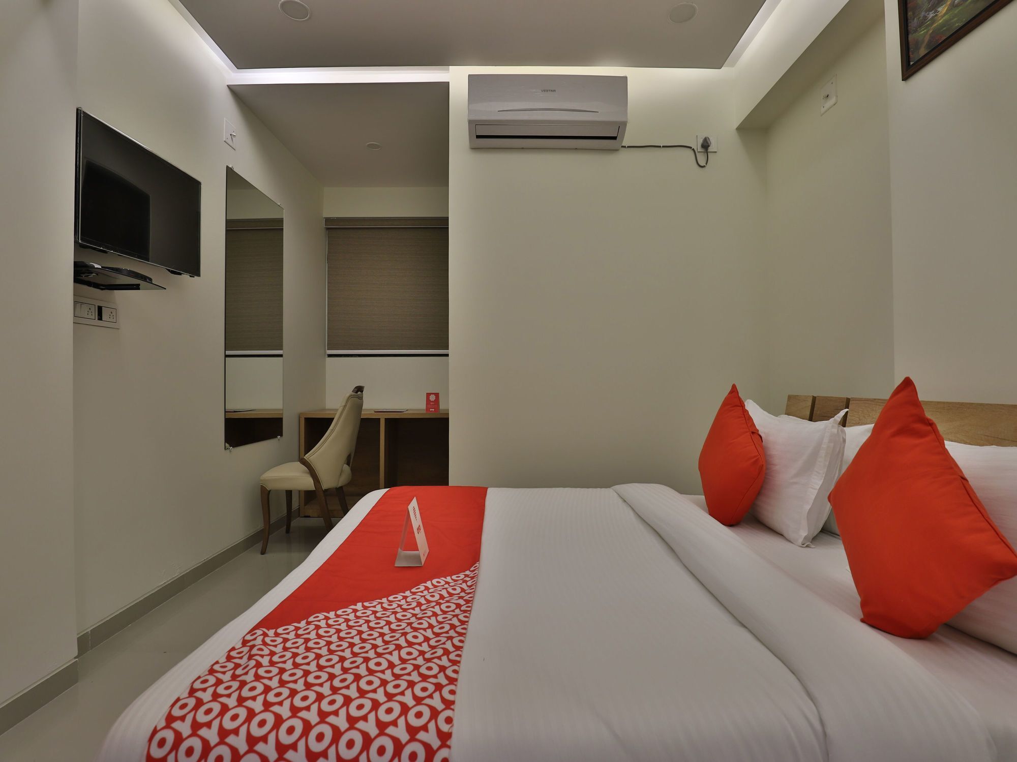 גנדהינאגר Collection O 12462 Hotel Shiv Inn מראה חיצוני תמונה