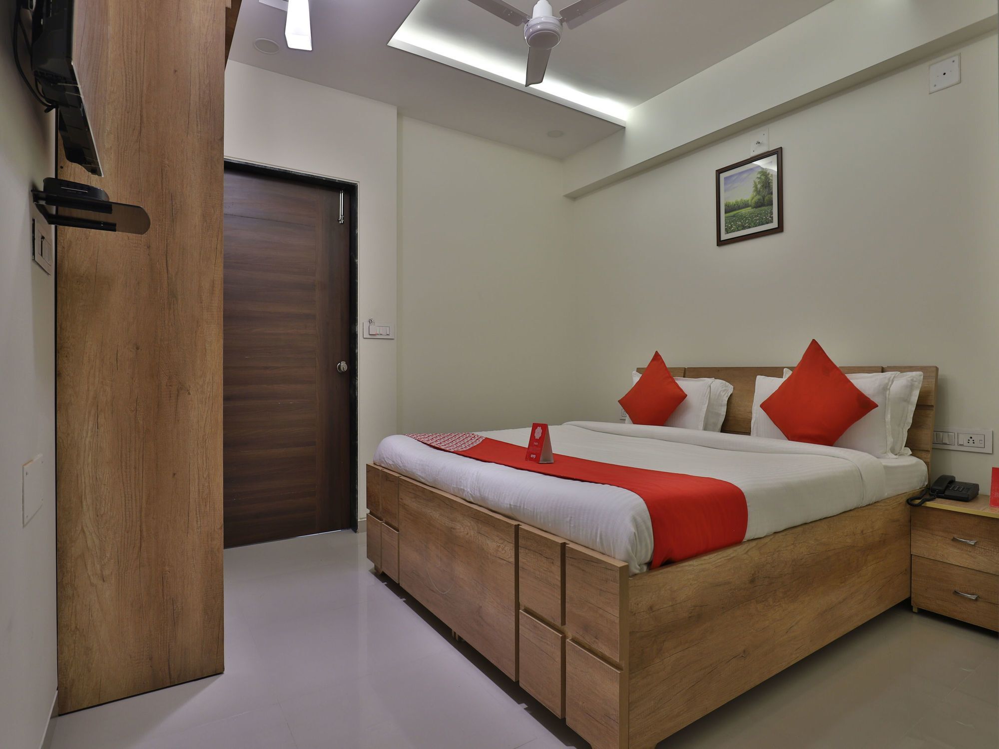 גנדהינאגר Collection O 12462 Hotel Shiv Inn מראה חיצוני תמונה
