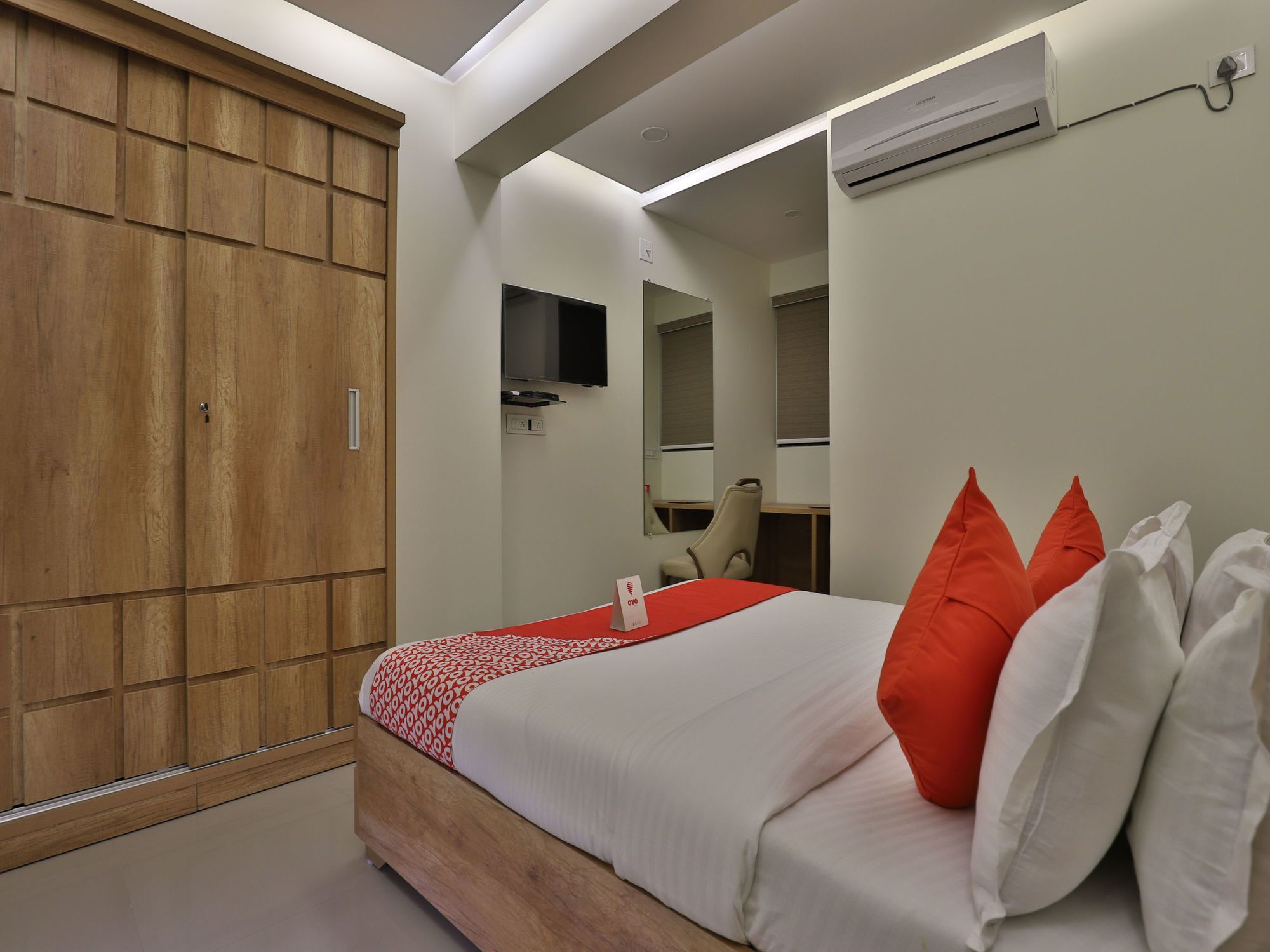 גנדהינאגר Collection O 12462 Hotel Shiv Inn מראה חיצוני תמונה